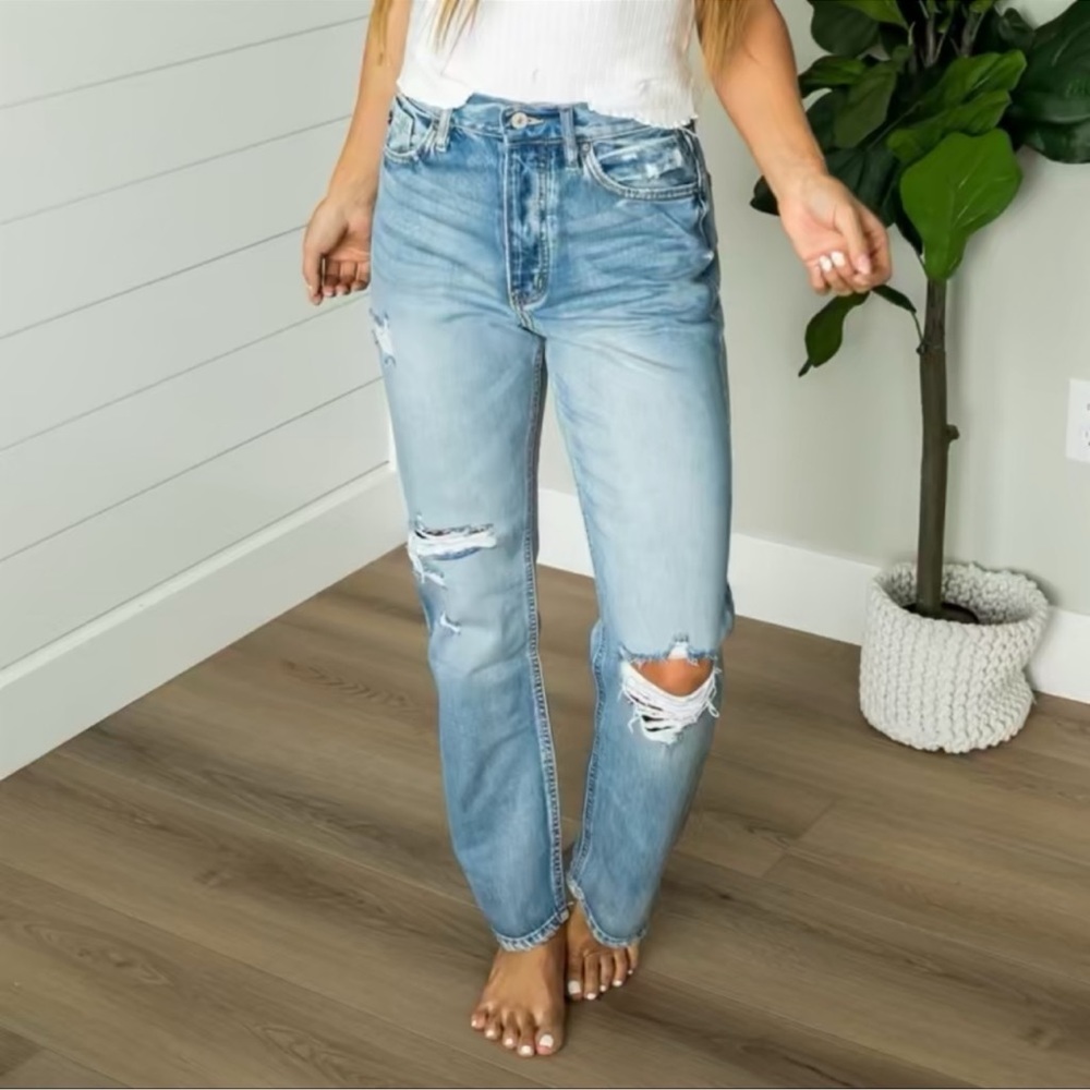 Women's Distressed Light-wash Button Fly KanCan Mom
Jeans. Size 13/30